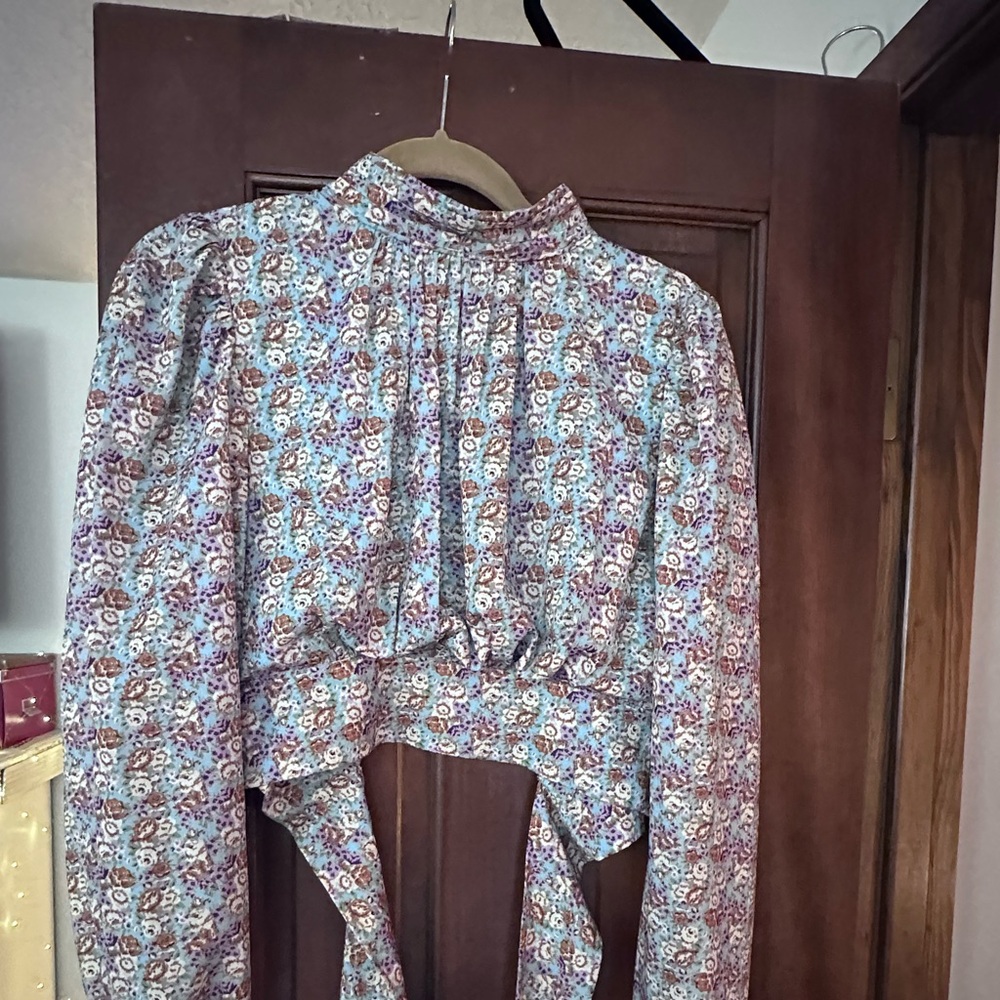 Bohme blouse size small wore only once.